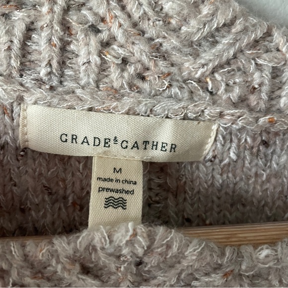 Oatmeal scalloped crew neck with detail - Picture 4 of 5